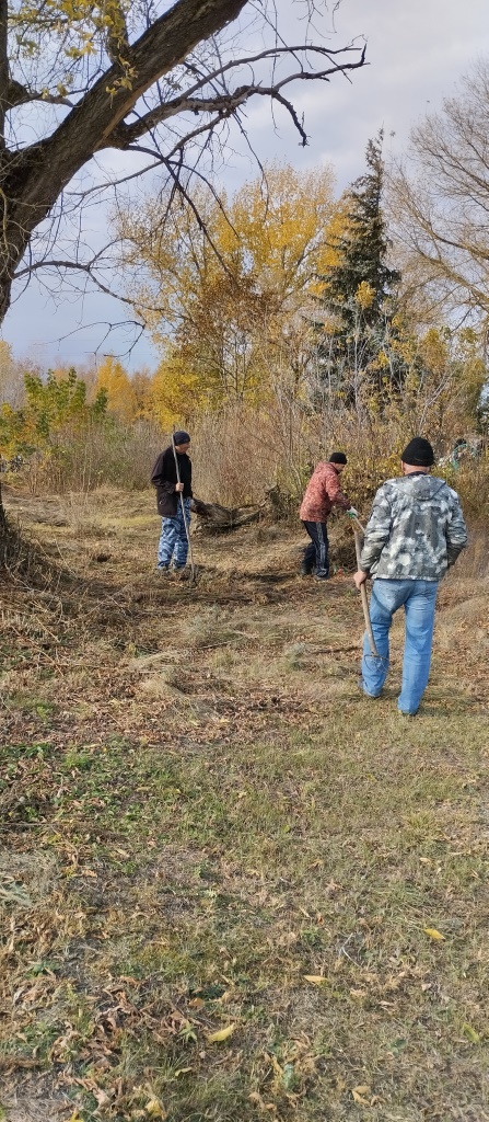 В рамках месячника благоустройства и наведения санитарного порядка инициативной группой ТОС &quot;Новочигольское&quot; и ТОС &quot;Победа проведен субботник на кладбище № 3 в с. Новая Чигла&quot;.