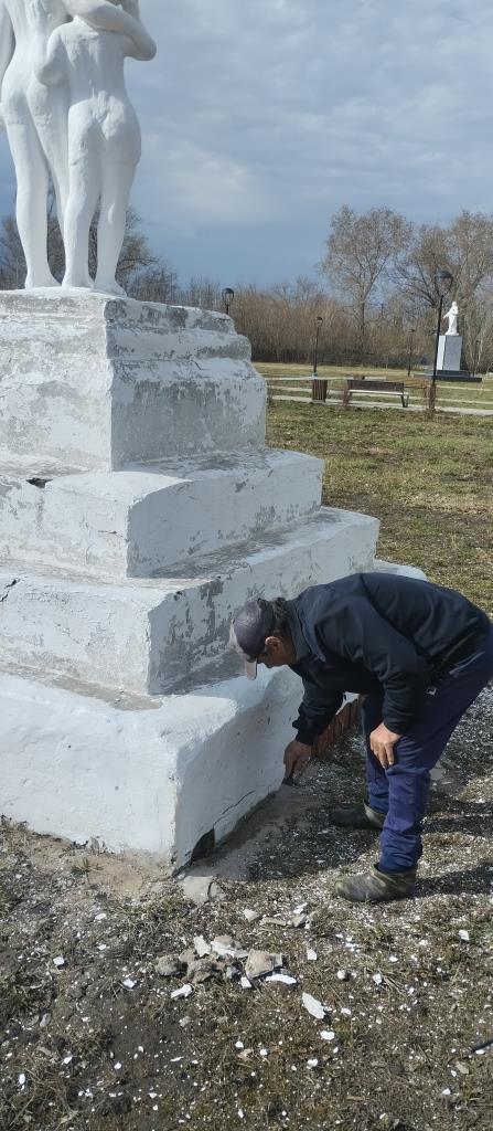 В рамках месячника по благоустройству и наведении санитарного порядка инициативной группой ТОС &quot;Новочигольский&quot; и ТОС &quot;Победа&quot;  совместно с администрацией Новочигольского сельского поселения проведен субботник в парке села.