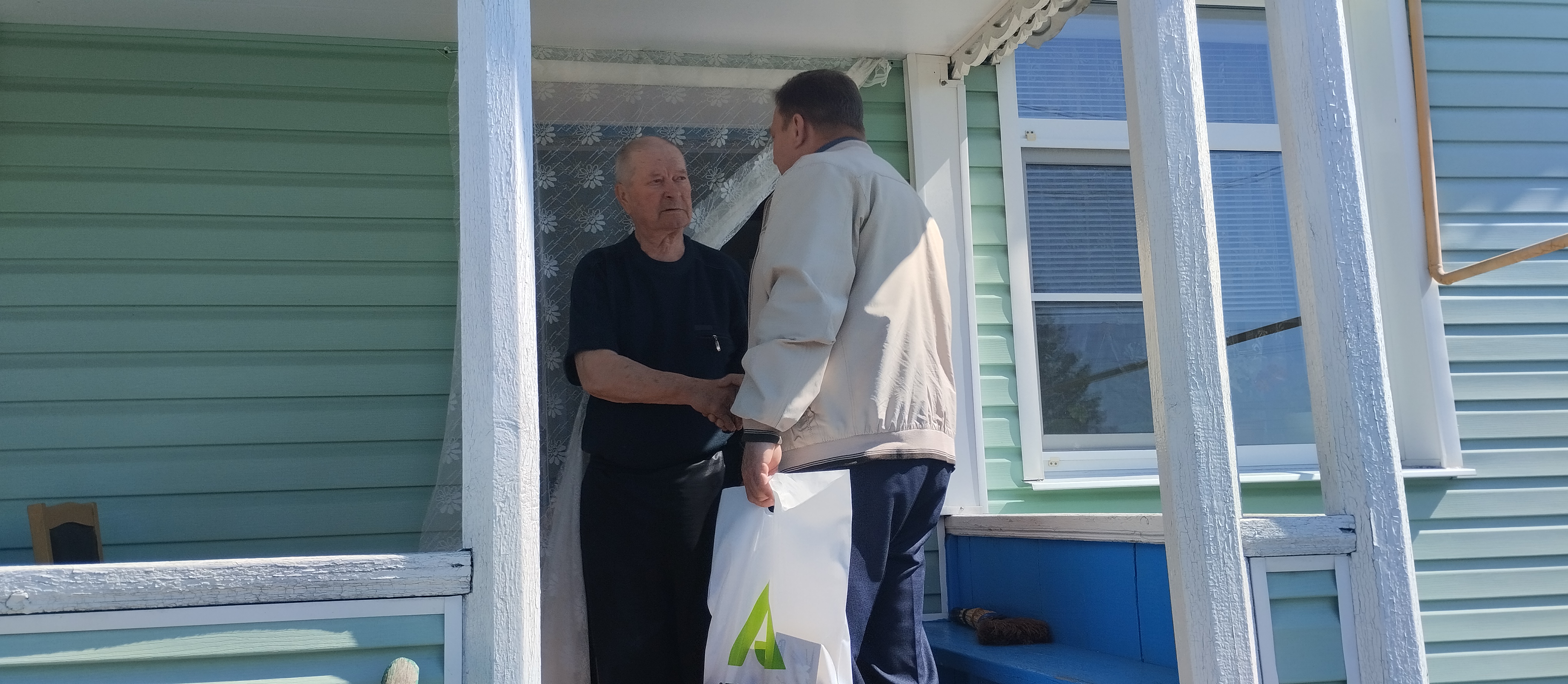 С праздником ДНЕМ ПОБЕДЫ поздравили ветеранов.