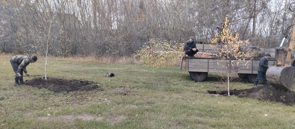 В рамках месячника по благоустройству и наведении санитарного порядка инициативной группой ТОС &quot;Новочигольский&quot; и ТОС &quot;Победа&quot;  совместно с администрацией Новочигольского сельского поселения проведены работы по озеленению территории.