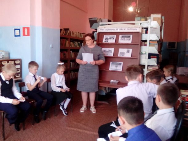 В целях профилактики терроризма и экстремизма  1 сентября Никольская библиотека и Никольский СДК провели час памяти &quot;Мы помним Беслан и скорбим&quot;.