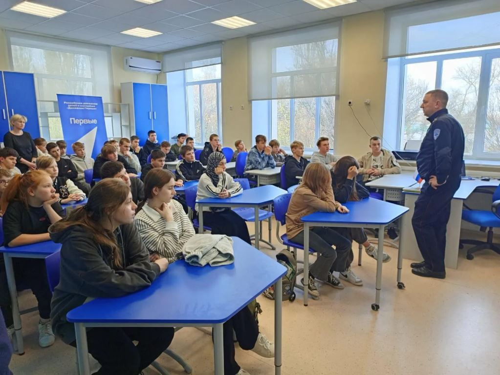 Чигольскую школу посетил инспектор ДПС Каширский Николай Владимирович.