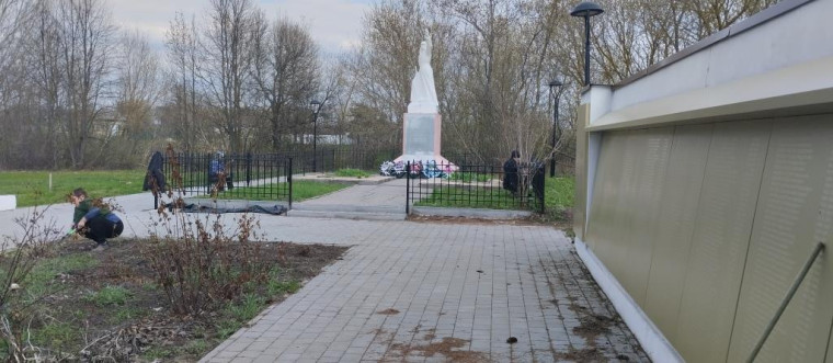 В рамках месячника по благоустройству и наведении санитарного порядка инициативной группой ТОС "Новочигольский" и ТОС "Победа" совместно с администрацией Новочигольского сельского поселения проведен субботник в парке села и на детской площадке. В рамках месячника по благоустройству и наведении санитарного порядка инициативной группой ТОС "Новочигольский" и ТОС "Победа" совместно с администрацией Новочигольского сельского поселения проведен субботник в парке села и на детской площадке.